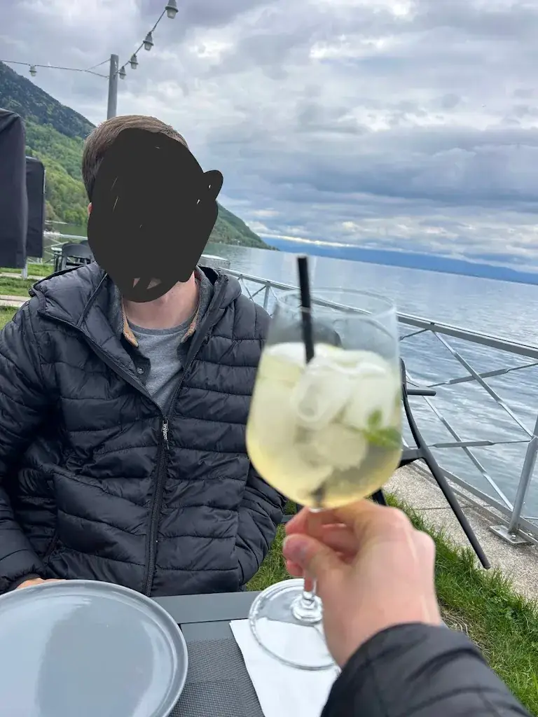 Reagan Leonard_L'Oasis_Saint-Gingolph_review