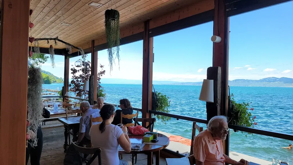 Kearon McNicol_Bar-restaurant de la Plage_Saint-Gingolph_review