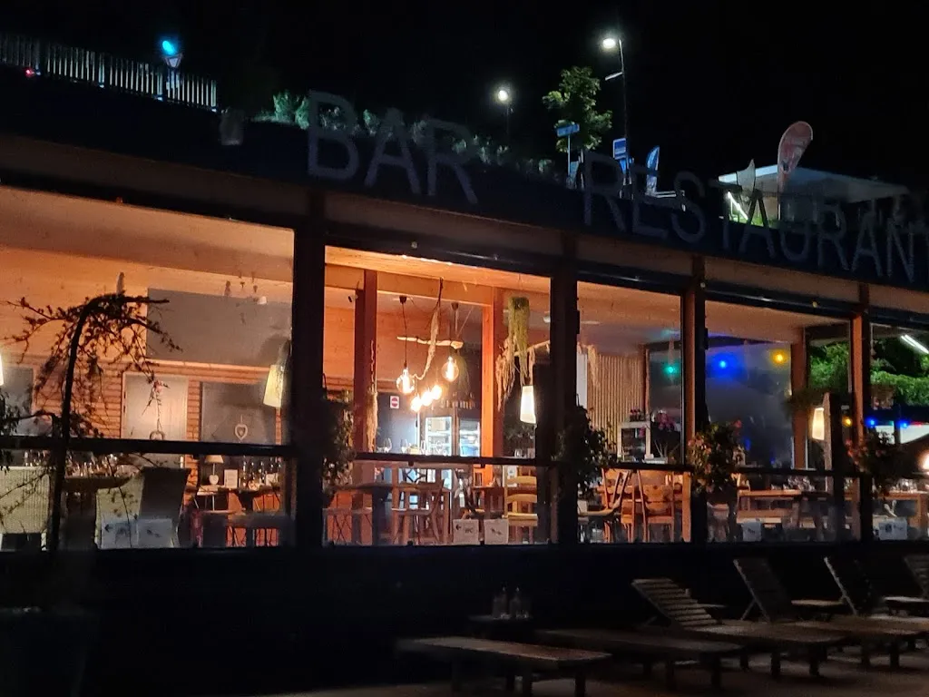 Bar-restaurant de la Plage_Saint-Gingolph_slider_image_1