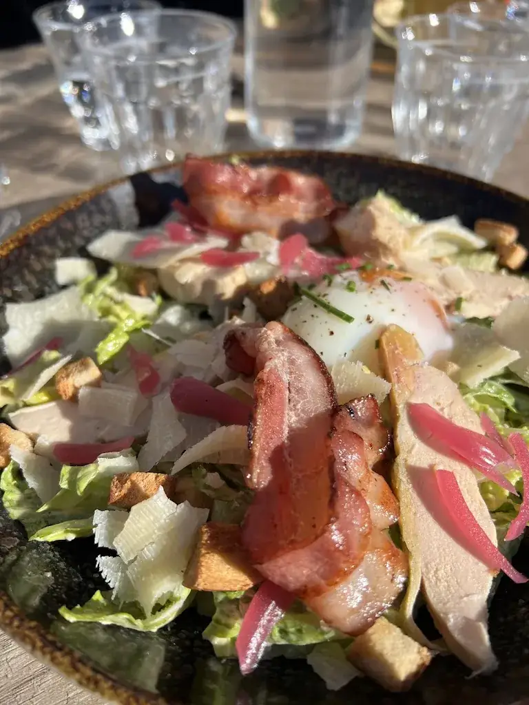 Ali Abi_Les 2 Flocons_Tignes_review