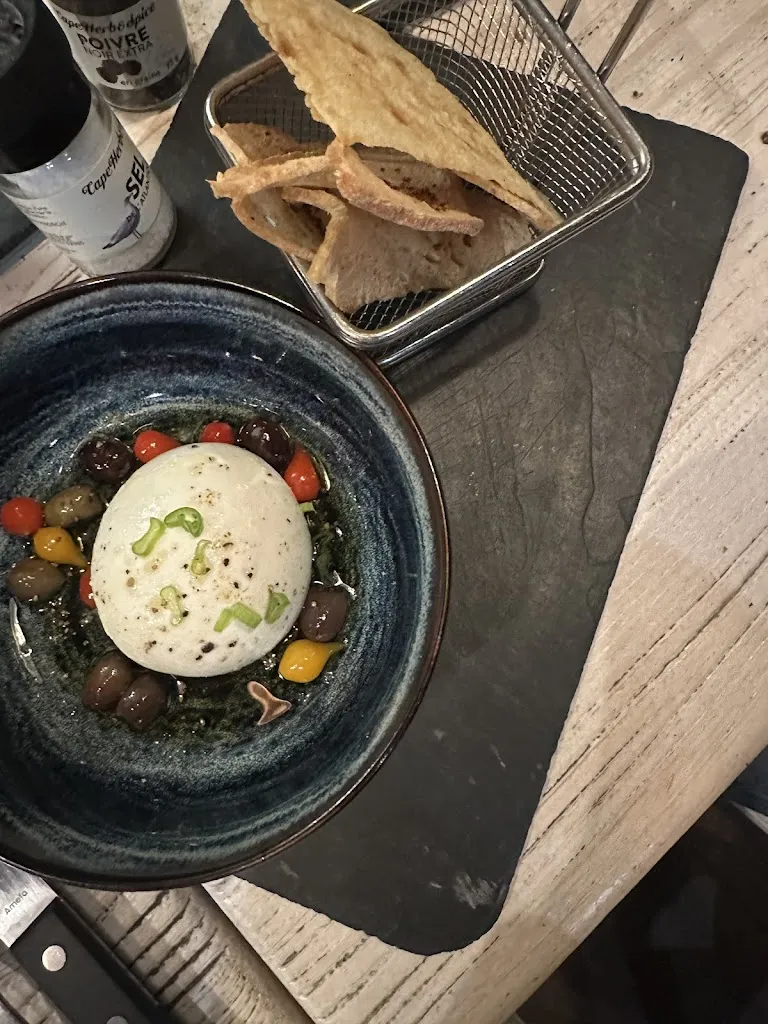 Sundus Batterjee_La Pignatta_Tignes_review