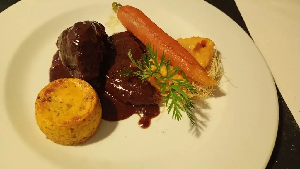 soso hihi_LA JUMENT VERTE 2_Unieux_review