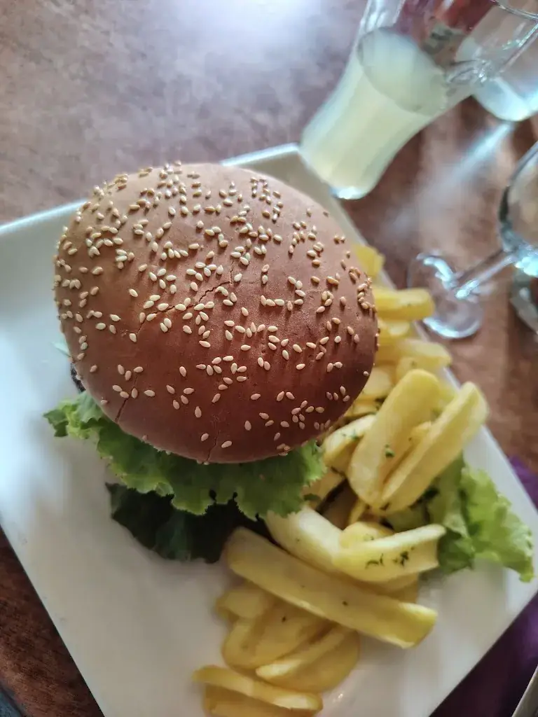 Le Sully's_Vallon-en-Sully_slider_image_2