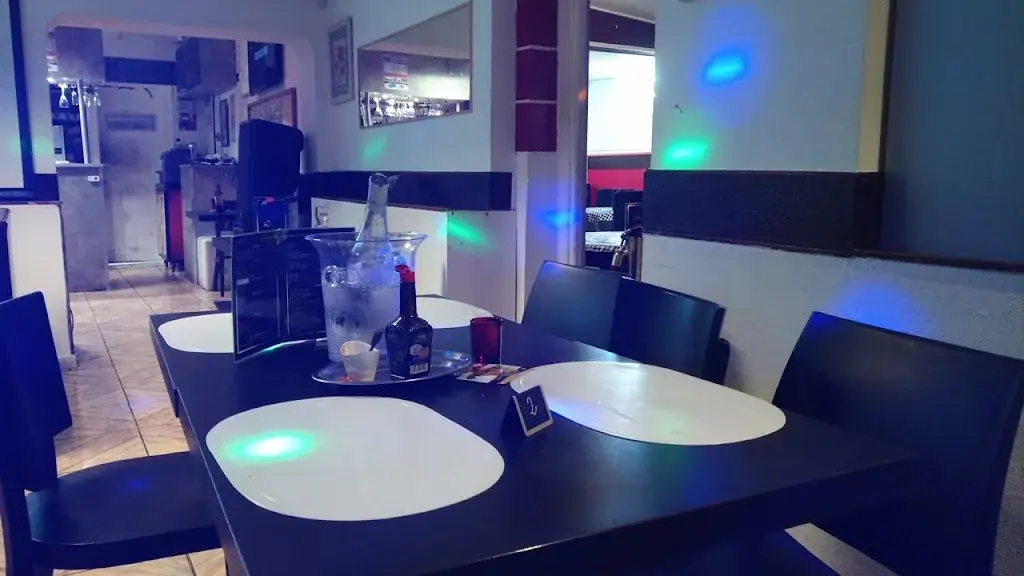 West Star_LE WOURI_Annemasse_review