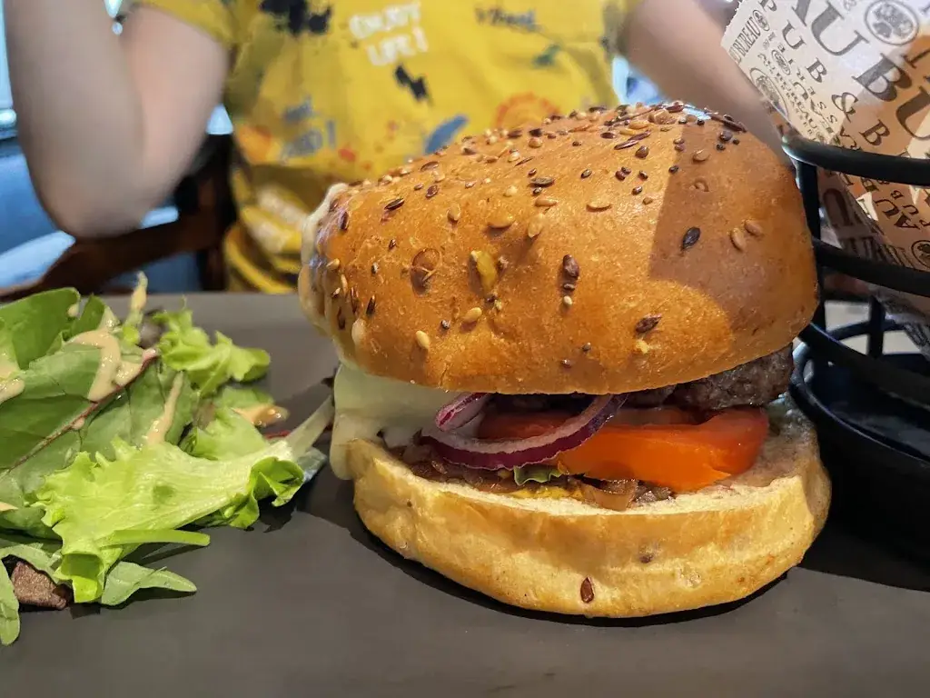 Amir Schulz_Au Bureau - Pub et Brasserie_Vaulx-en-Velin_review