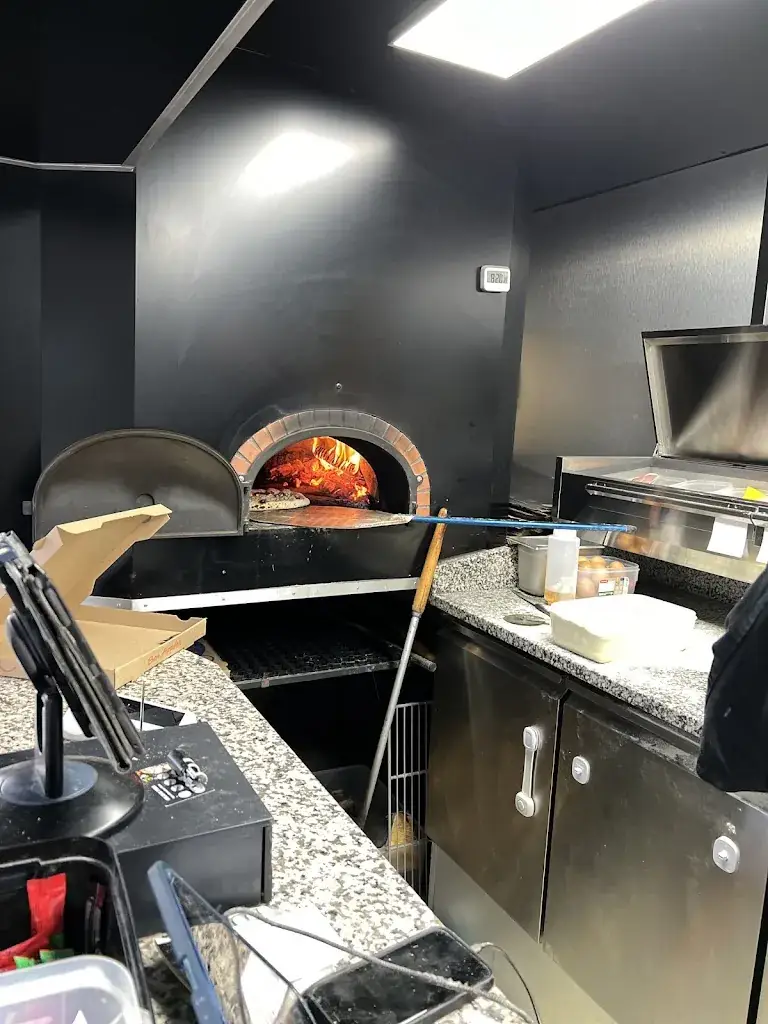 GELADAL PIZZA_Vaulx-Milieu_slider_image_2