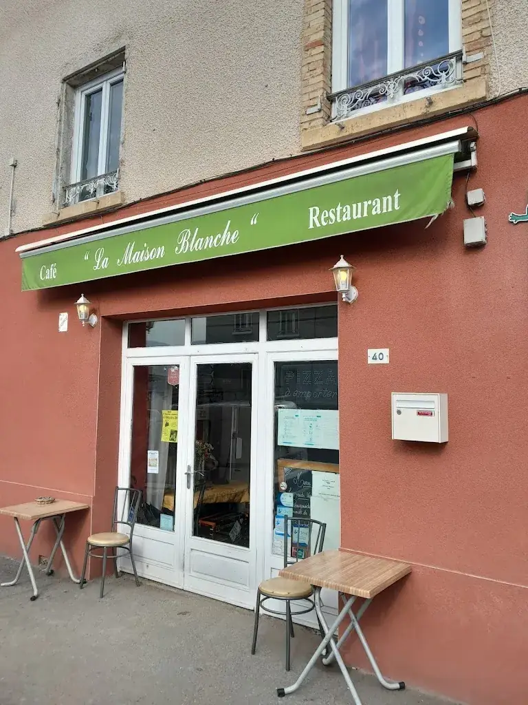 LA MAISON BLANCHE_Vaugneray_slider_image_1