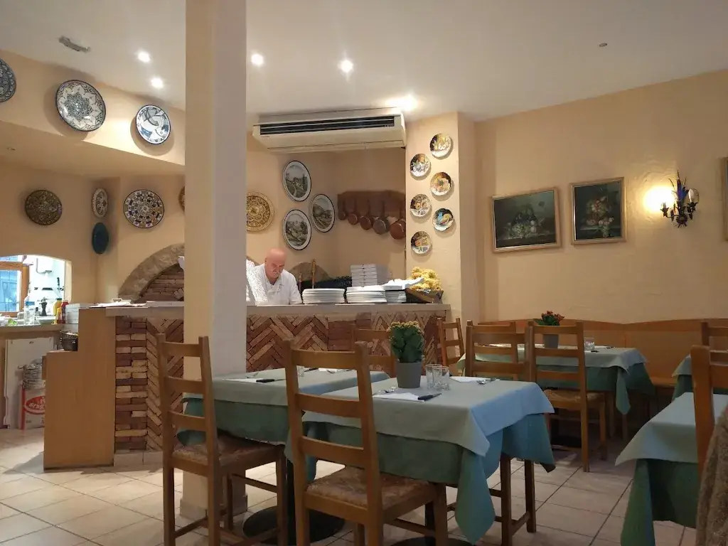 CHEZ ENZO Restaurant in Valleiry