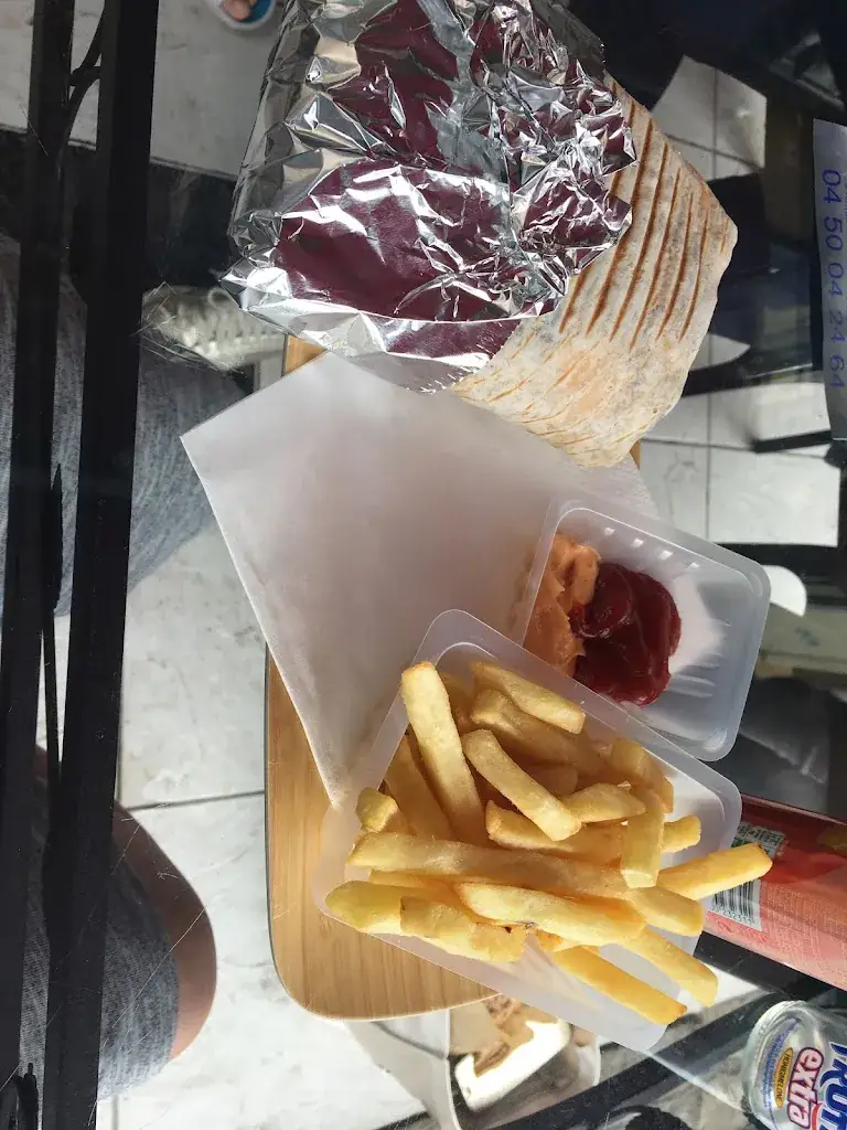 Menu_Izmir kebap_Valleiry_image_3