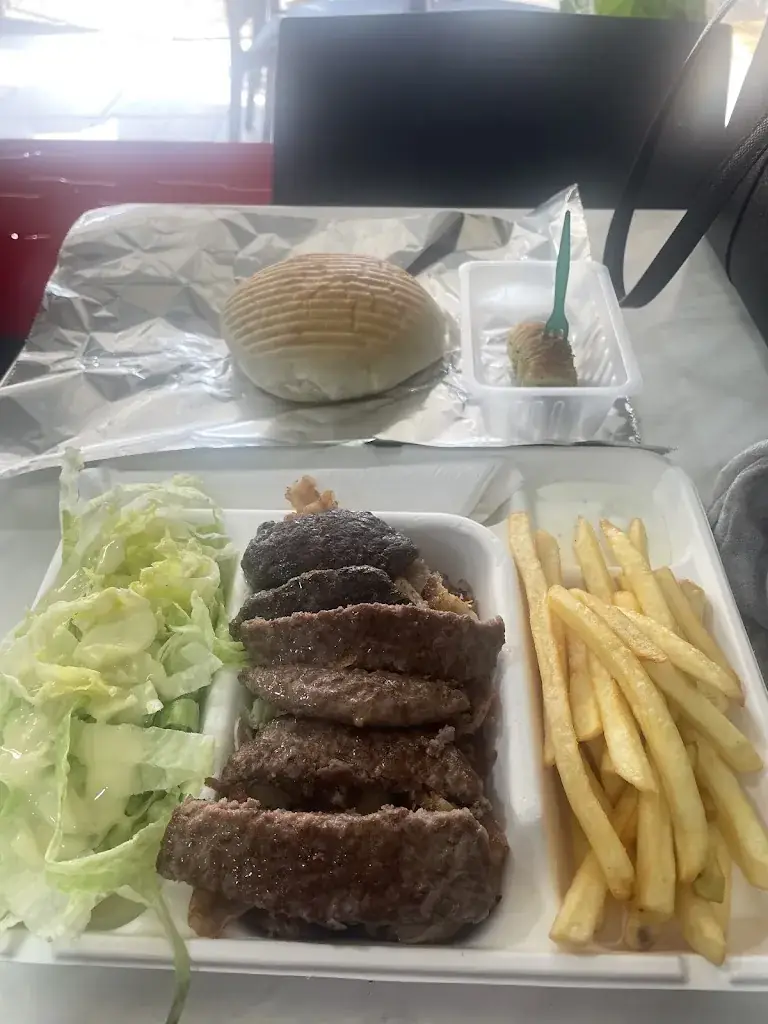 schera G._Izmir kebap_Valleiry_review