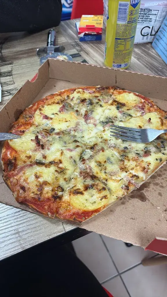 Ynes Caillot_la frégate_Varennes-sur-Allier_review