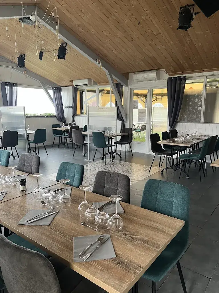 Auberge Des Lys restaurant in Veauchette