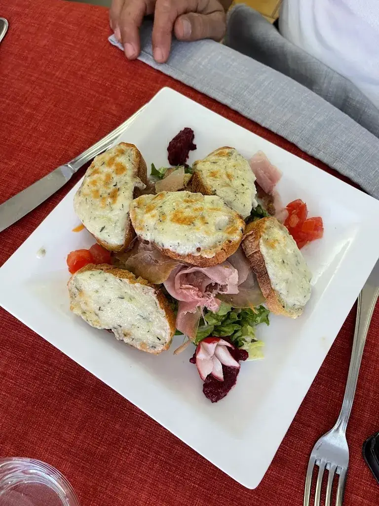 Marianne Basbous_Chez Mireille_Vals-les-Bains_review