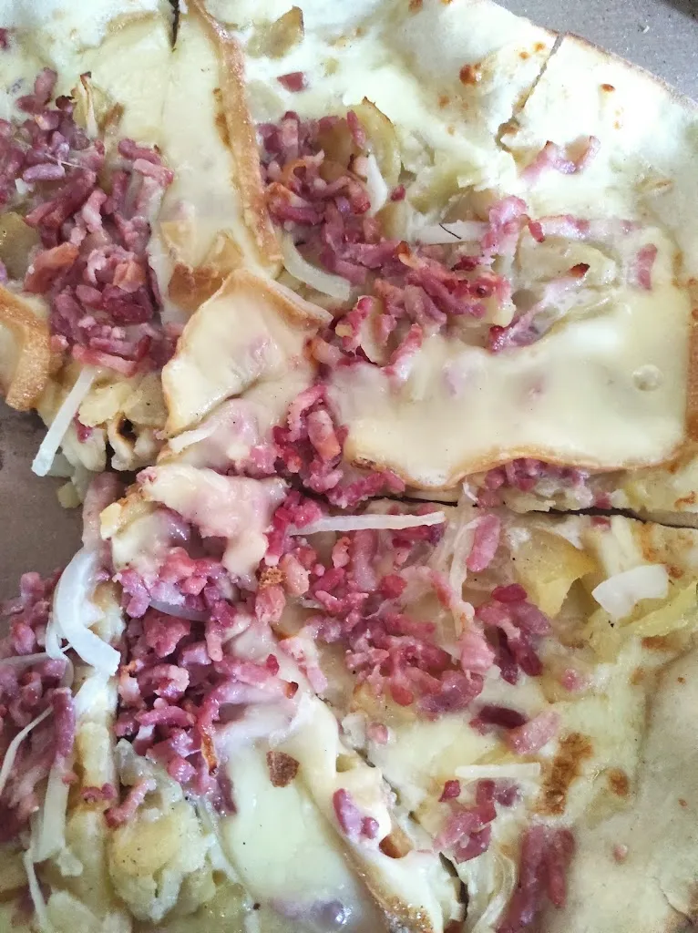 Axelle Dlstn_Pizzeria de la Veyre_Veyre-Monton_review