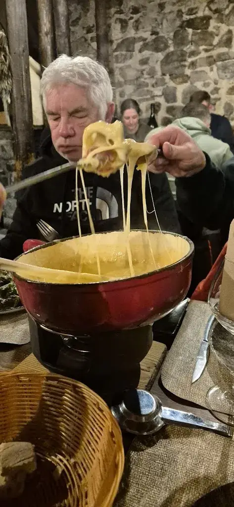 Darren Hughes_L'Asile des Fondues_Valloire_review