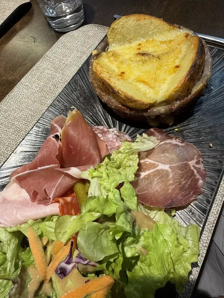 L'Asile des Fondues_Valloire_slider_image_3