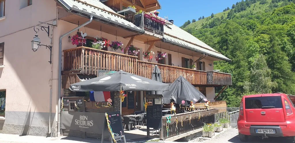 Laurence Toombs_SCHUSS MOUSSE - RESTAURANT / BAR A BIERES BELGES_Valloire_review