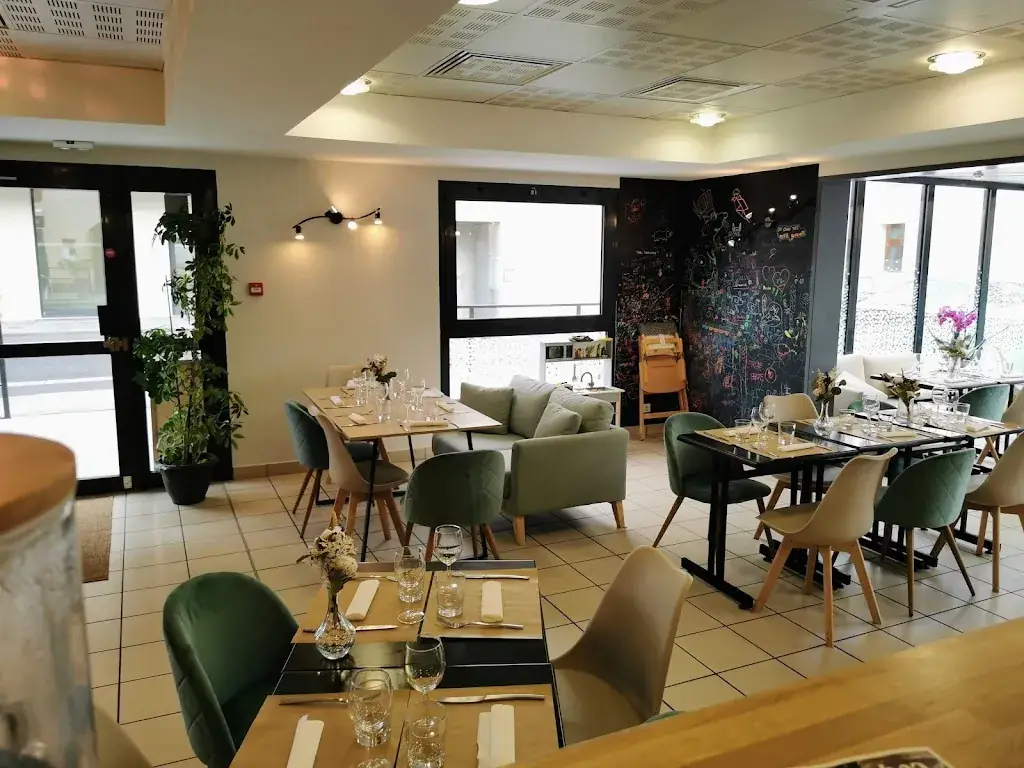 Le comptoir de la colombe restaurant in Vic-le-Comte