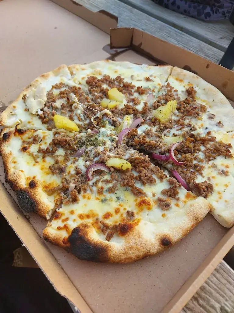 Chloé BARRIER_HOLLYWOOD PIZZA_Vic-le-Comte_review