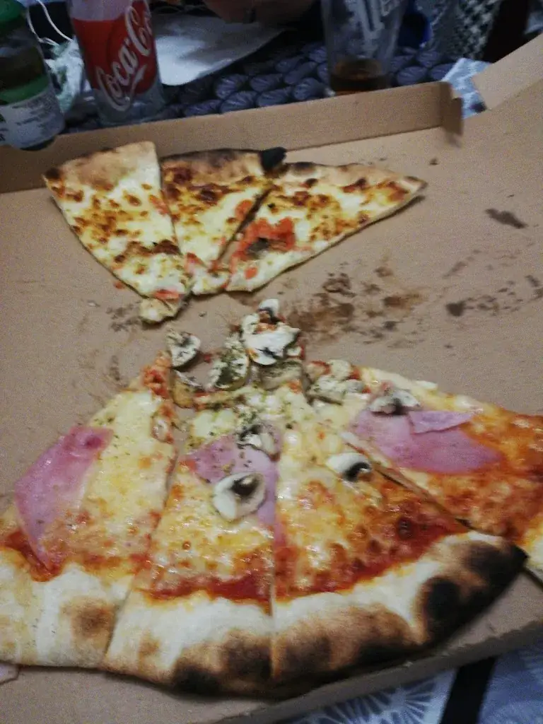 coco quesada_HOLLYWOOD PIZZA_Vic-le-Comte_review