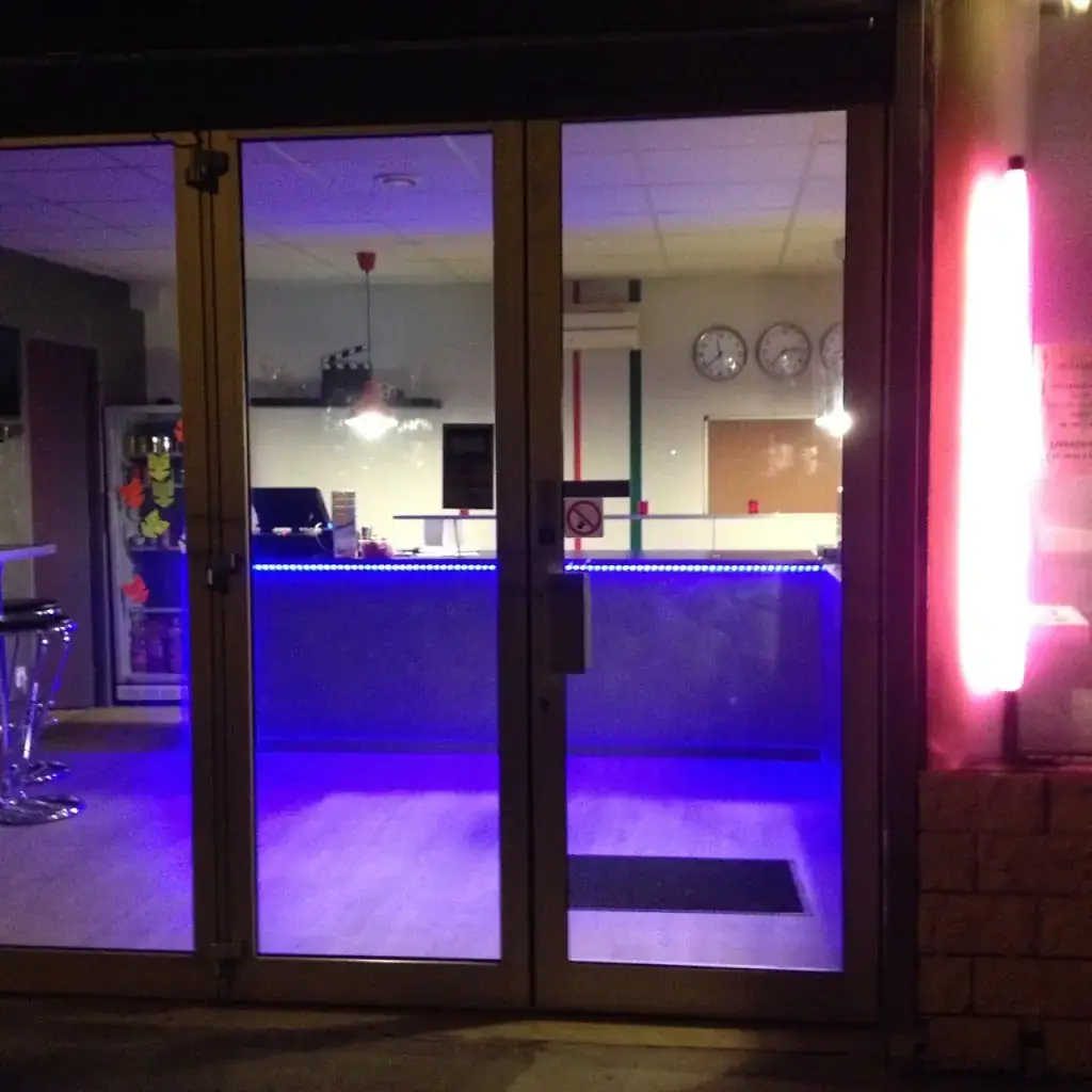 HOLLYWOOD PIZZA restaurant in Vic-le-Comte