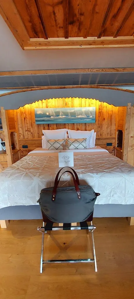 Barefoot Centipede_Hôtel et Restaurant La Maison Bleue_Veyrier-du-Lac_recensione