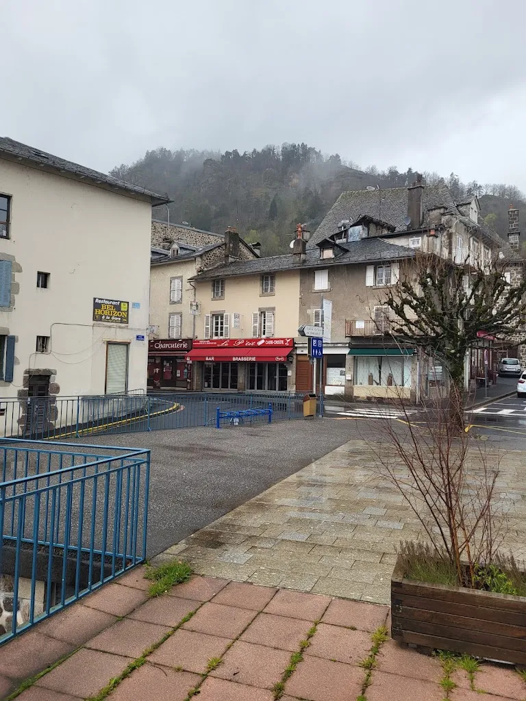LE PETIT BOUCHON_Vic-sur-Cère_slider_image_2