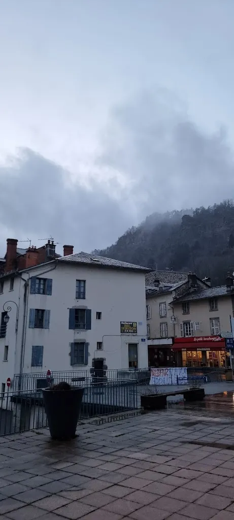 LE PETIT BOUCHON_Vic-sur-Cère_slider_image_3