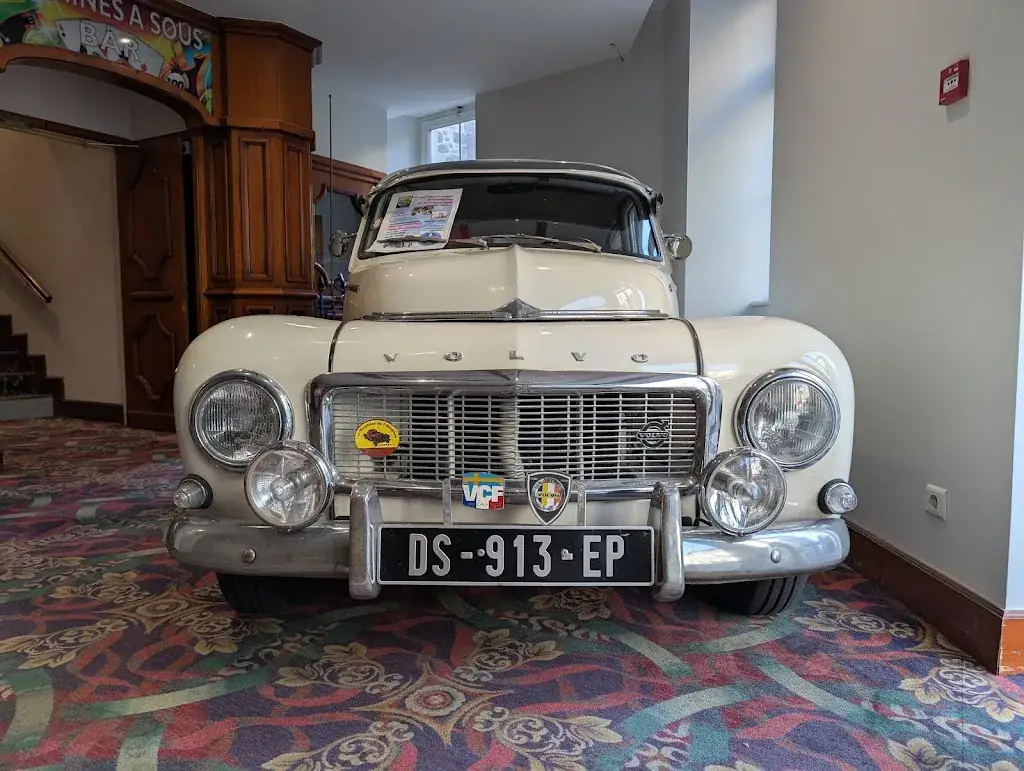 Chien-loup_LE 122_Vic-sur-Cère_recensione