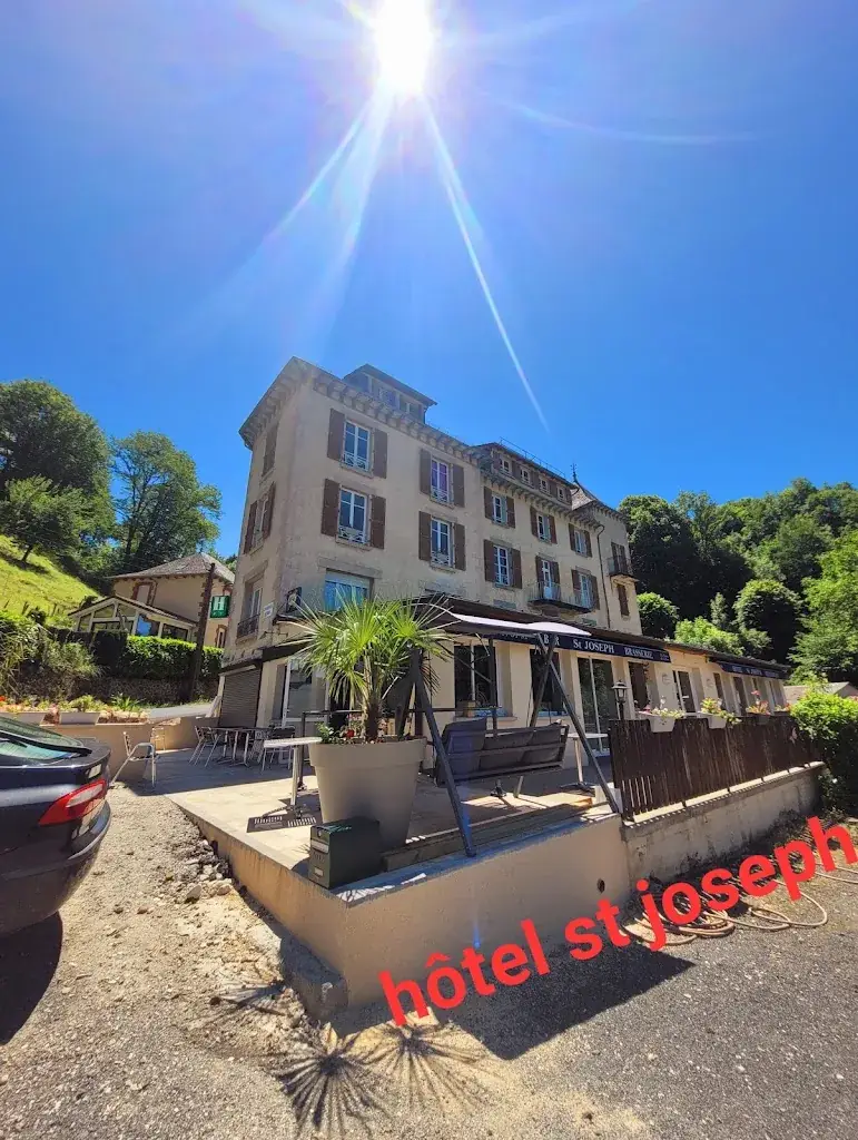 Hôtel Restaurant Saint Joseph Vic sur Cère restaurant in Vic-sur-Cère