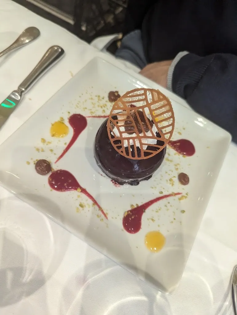 Sarah Daoud_Restaurant le Derby's_Vichy_review