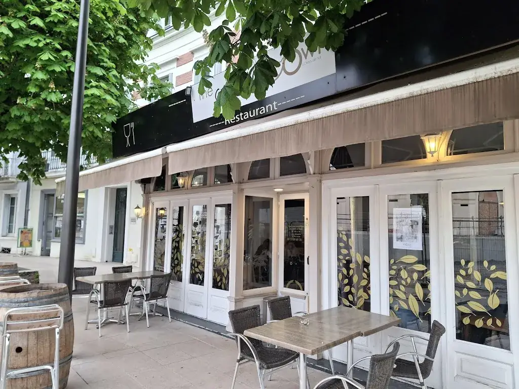 The Night Owl_Vichy_slider_image_1