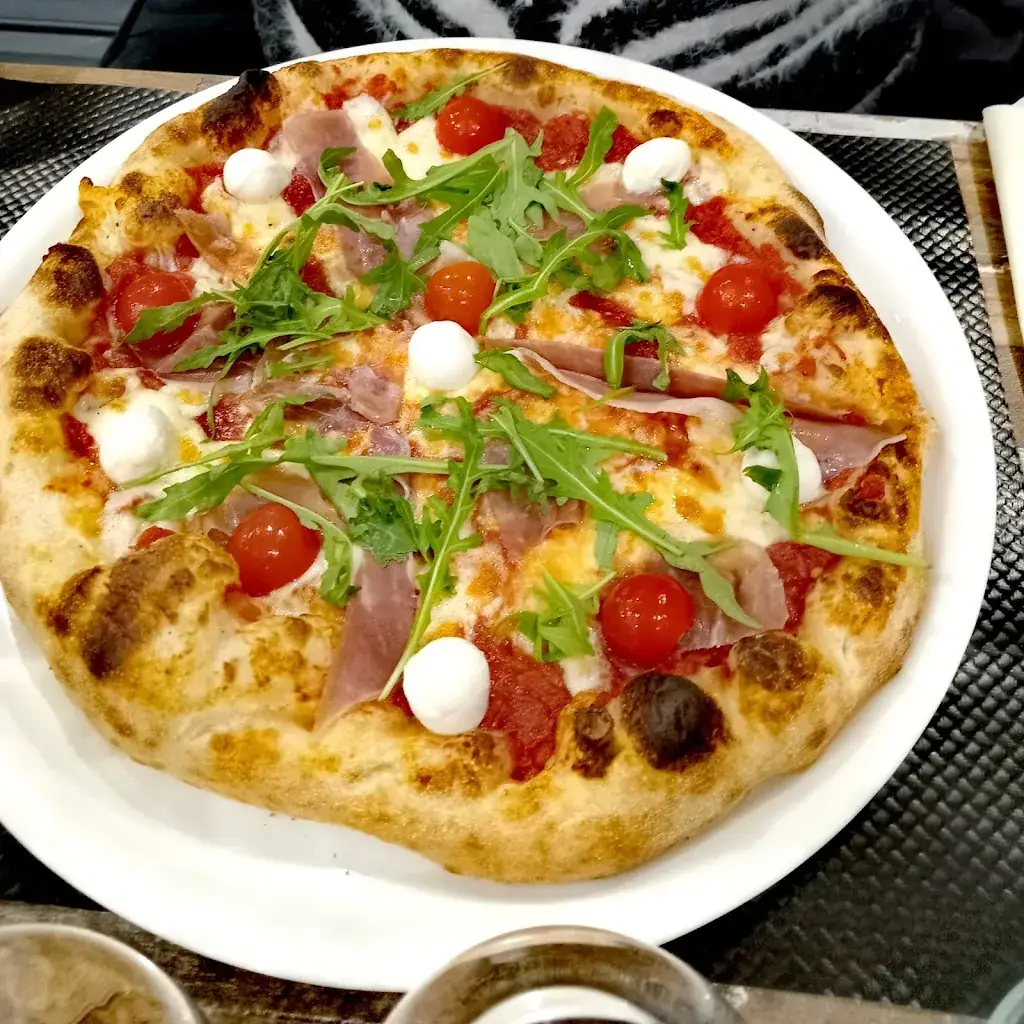 Metà Metà - Restaurant - Pizzeria_Vif_slider_image_2