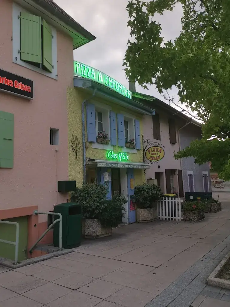 Antoine Feuvrier_Chez Felix_Ville-la-Grand_review