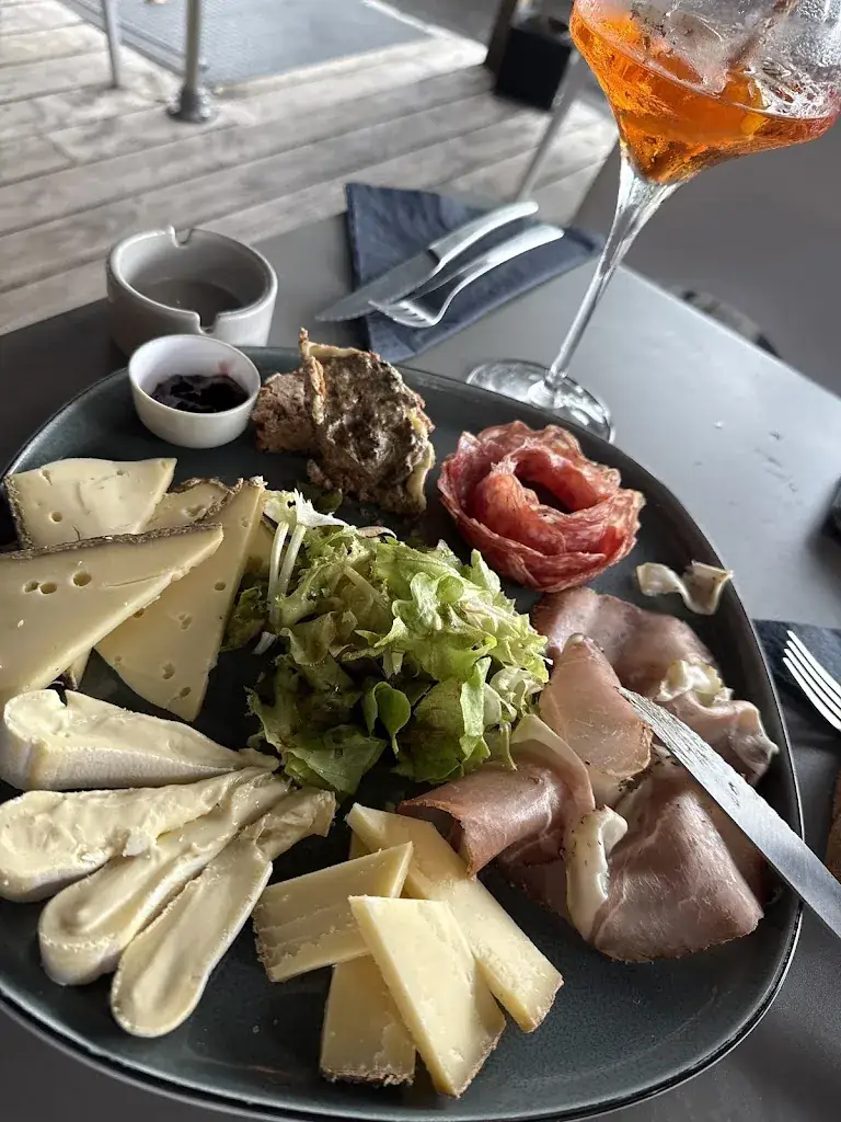 Petit Bacchus_Annecy_slider_image_3