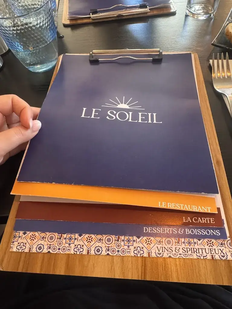 Cindy Cabraz_Le Soleil_Villars-les-Dombes_review