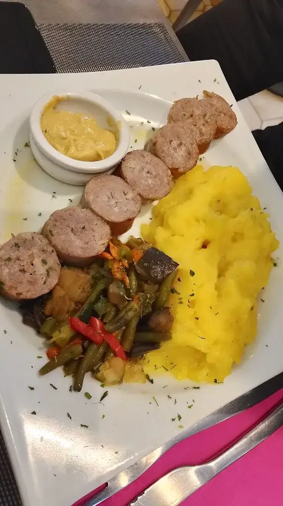 Nathalie Bouillot_Le Patio_Beauchastel_review