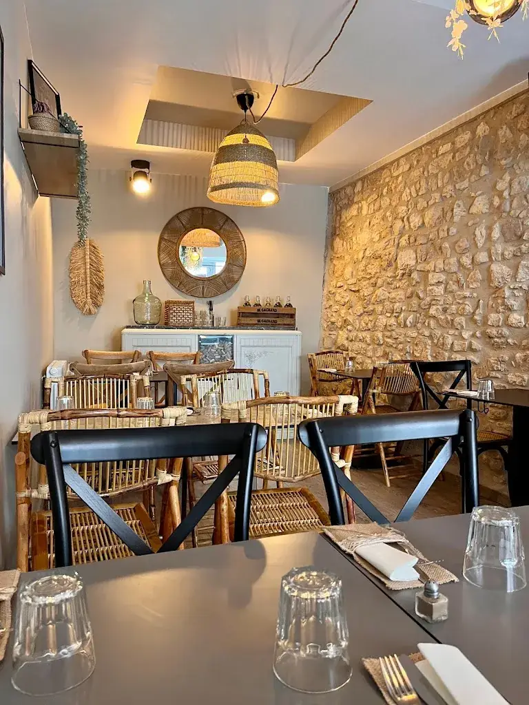 LES BAIES Restaurant in Villefranche-sur-Saône