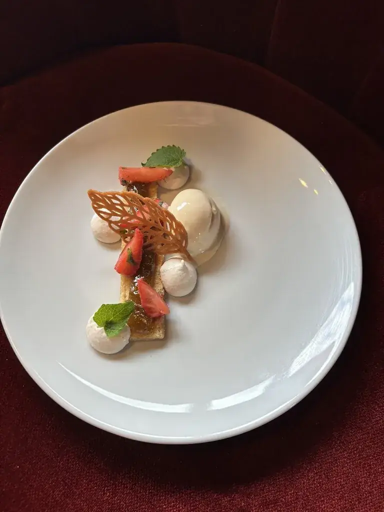 La Robe Rouge_Villié-Morgon_slider_image_3