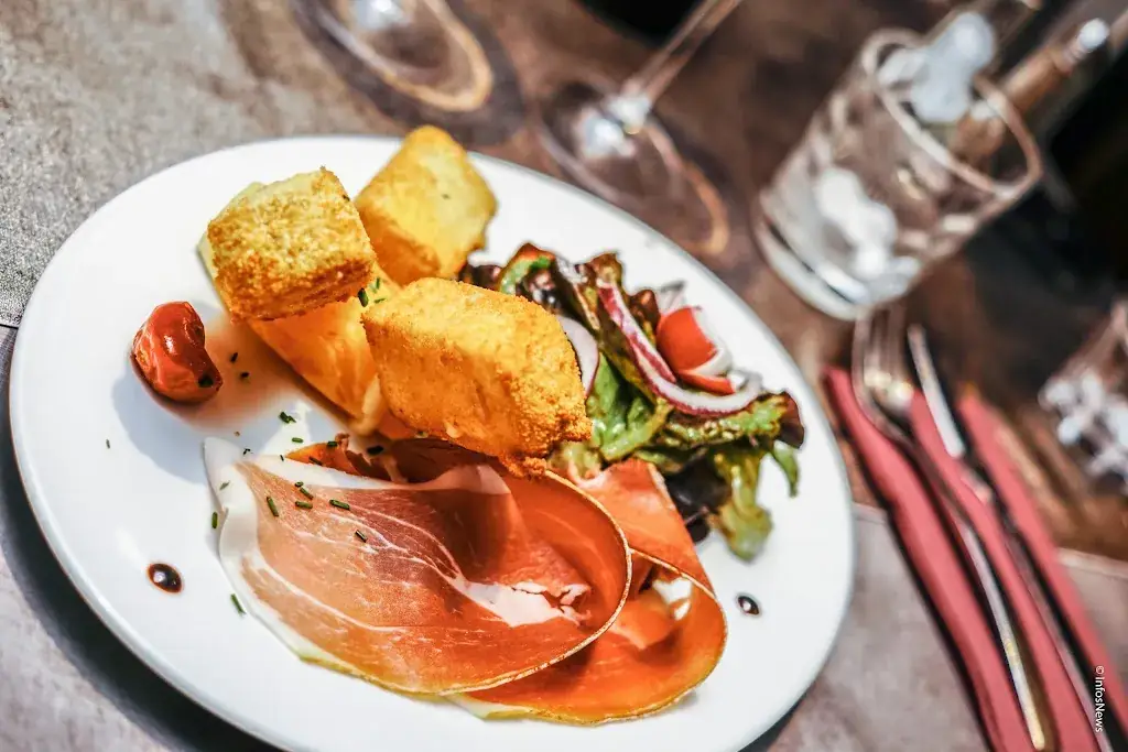 Le Tivoli_73440_slider_image_2