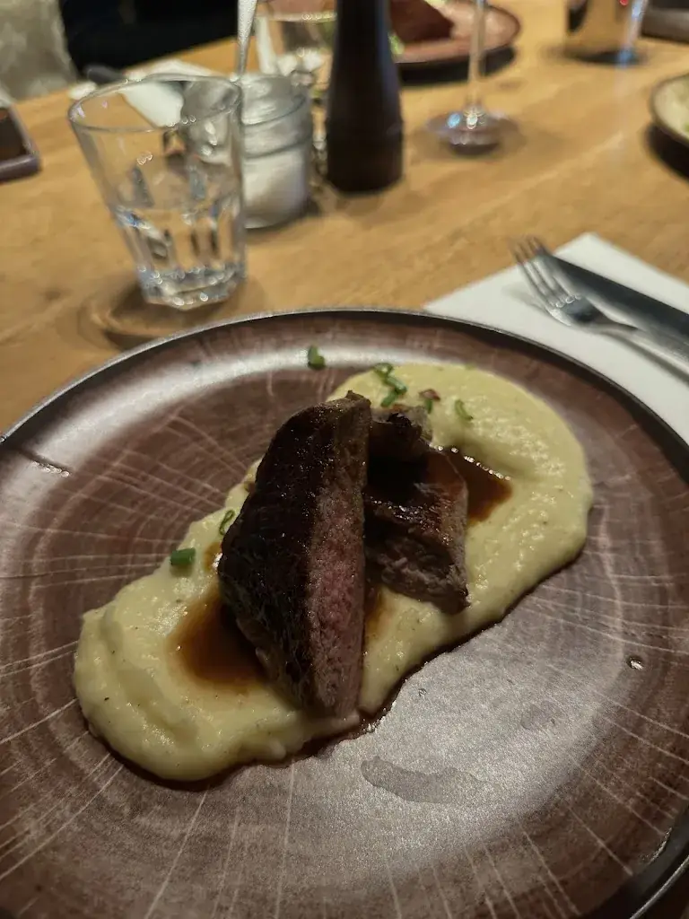 Andra S_La Cabane - Restaurant_Thorens_review