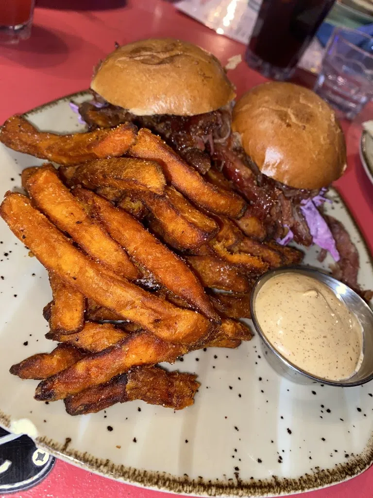 Francesca B_FAVELA - TERRACE, BAR & KITCHEN_Thorens_review