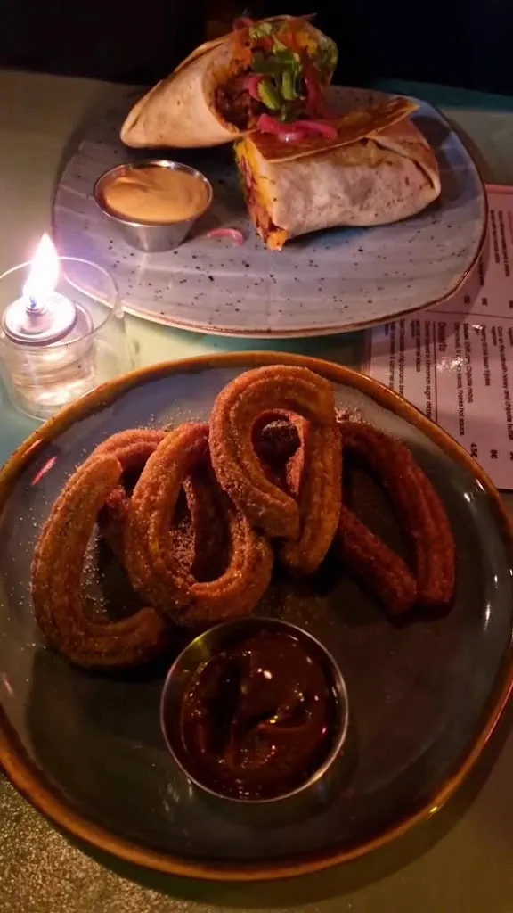 FAVELA - TERRACE, BAR & KITCHEN_Thorens_slider_image_2