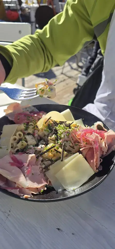 Maciej Jaworski_La Folie Douce_Thorens_review