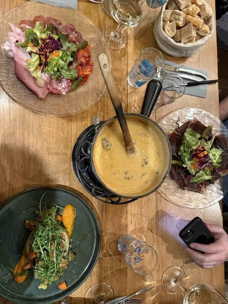 Maria Vasileva - Grinfeld_Restaurant La Chaumière Val Thorens_THORENS_review