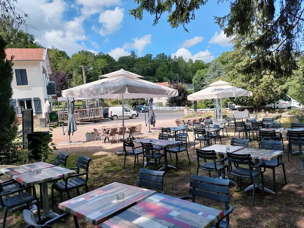 Le p'tit bistrot de lona restaurant in Aydat