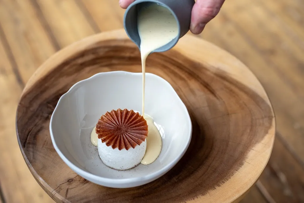 Le Base Camp restaurant by Pashmina_Thorens_slider_image_2