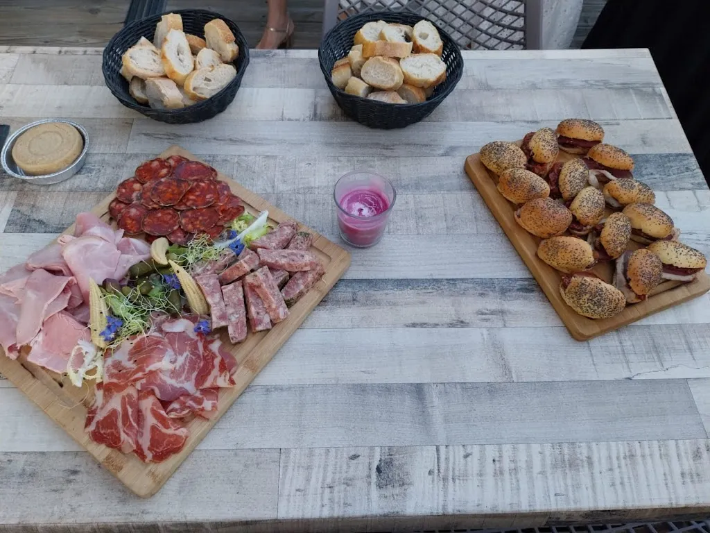 pharmacie des trois graces brassart_La Terrasse du Lac_Villerest_review