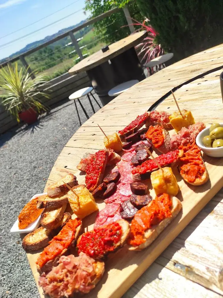 Auberge de la Vieille Castille Restaurant Commelle Vernay Roanne_Commelle-Vernay_slider_image_2