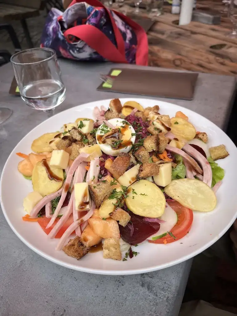 Le Goulet_Volvic_slider_image_3